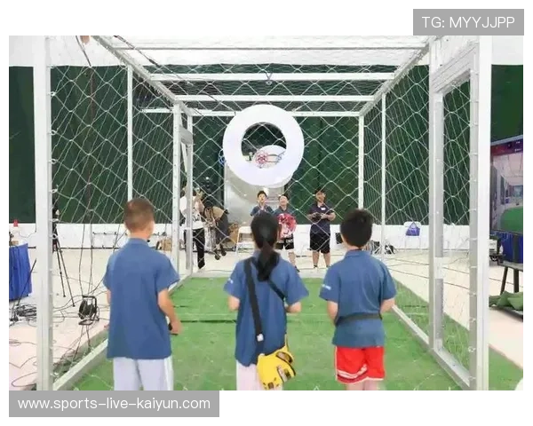 世界无人机足球锦标赛奖杯设计灵感源自古代浑天仪，融入白玉兰造型