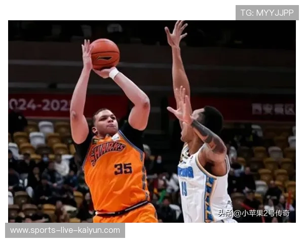 上海男篮夺得首届CBA俱乐部杯冠军，洛夫顿率队创历史