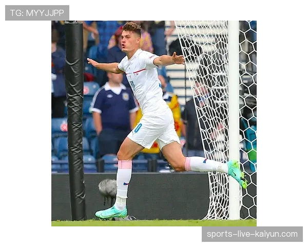 “比赛战报：拜仁利用前场定位球快发，穆西亚拉折射破门打破僵局”